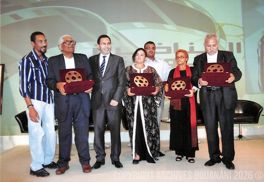 7 Naima Saoudi Hommage pendant les assises de cinema nationales avec le ministre de l epoque Mostaph